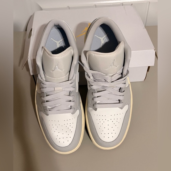 Nike Air Jordan’s Women’s Sail/Coconut Milk/Neutral Gray Sneakers. Size 10 - Picture 2 of 8